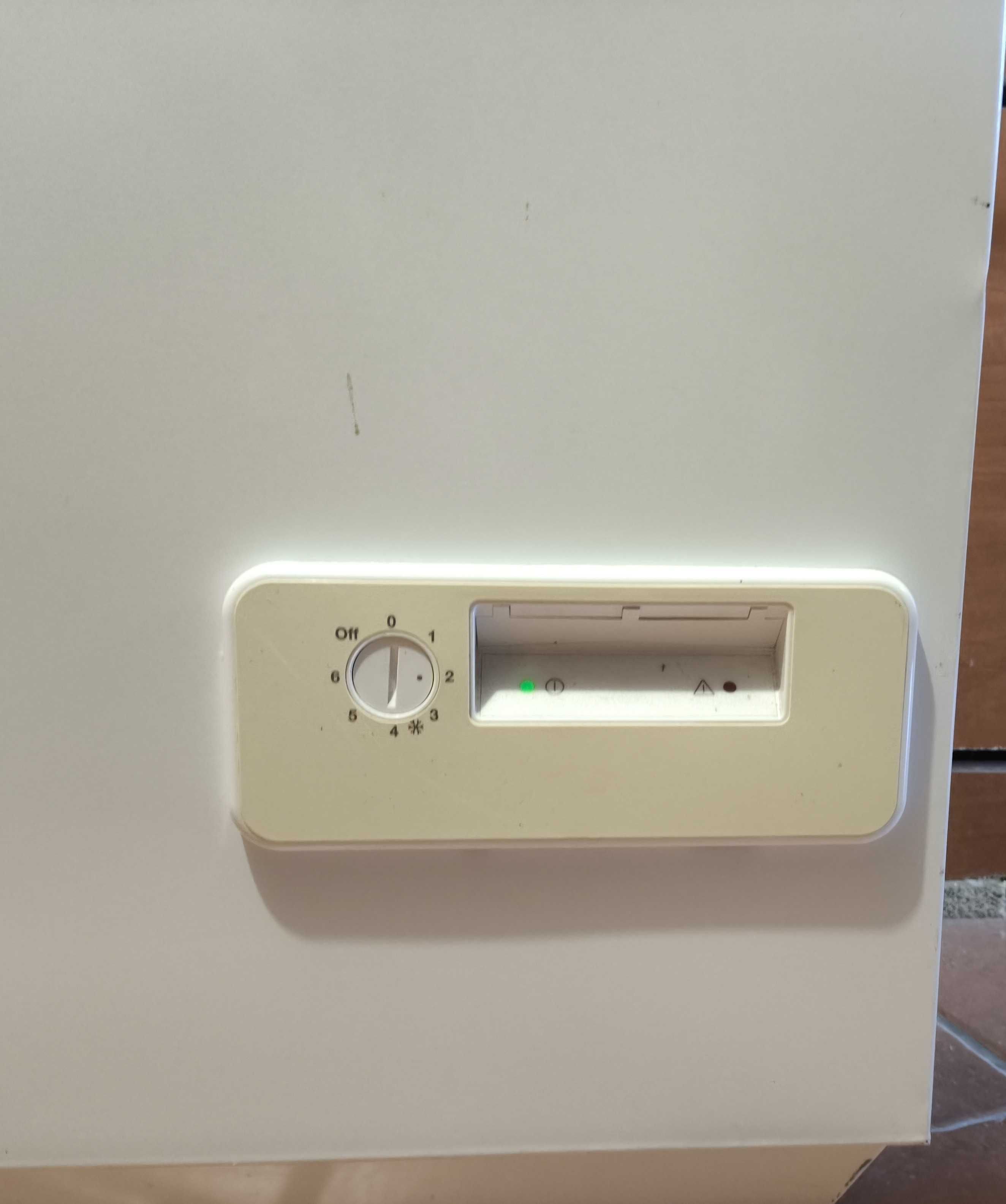 Arca Congeladora Zanussi ZFC 26400 WA - 260L A+
