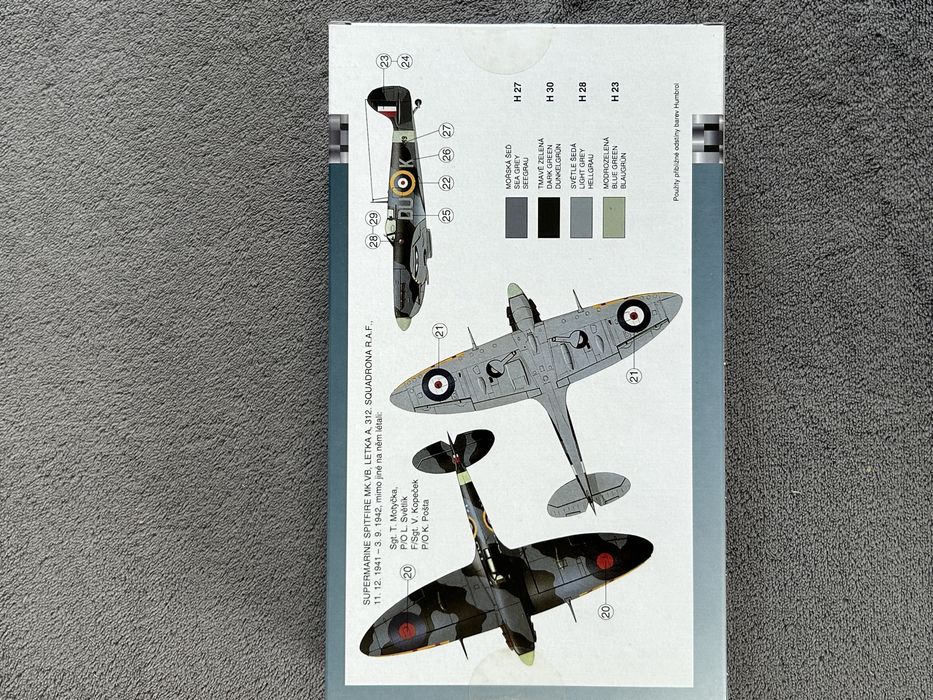 Samolot Supermarine Spitfire MK.V Hi-tech model do sklejania Smer 0887