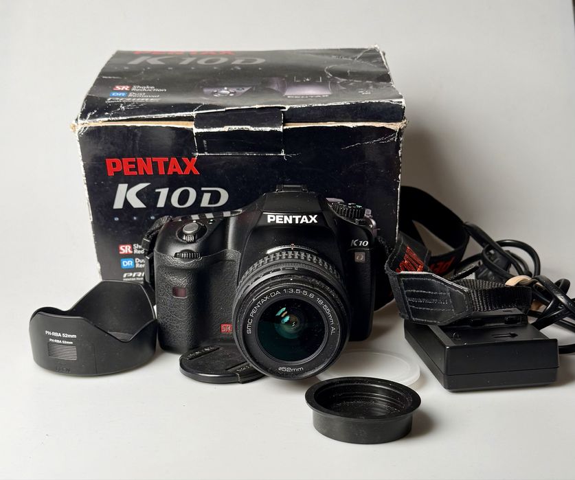 Дзеркальна камера Pentax k10d з обʼєктивом 18-55