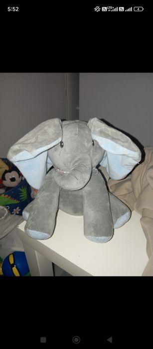 Słoń interaktywny który rusza uszami