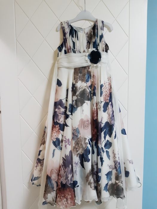 Продам святкову сукню на дівчинку 5 років