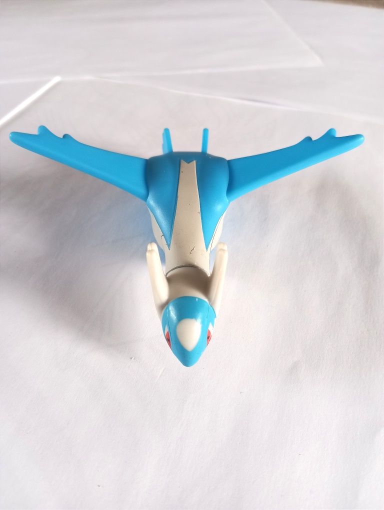 Boneco Pokémon Latios