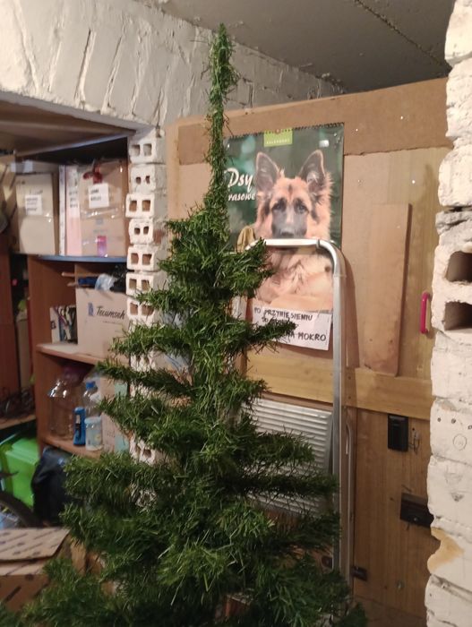 Choinka sztuczna jak nowa.