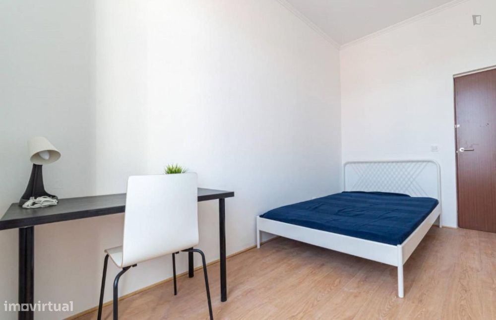 281780 - Quarto com cama de casal em...