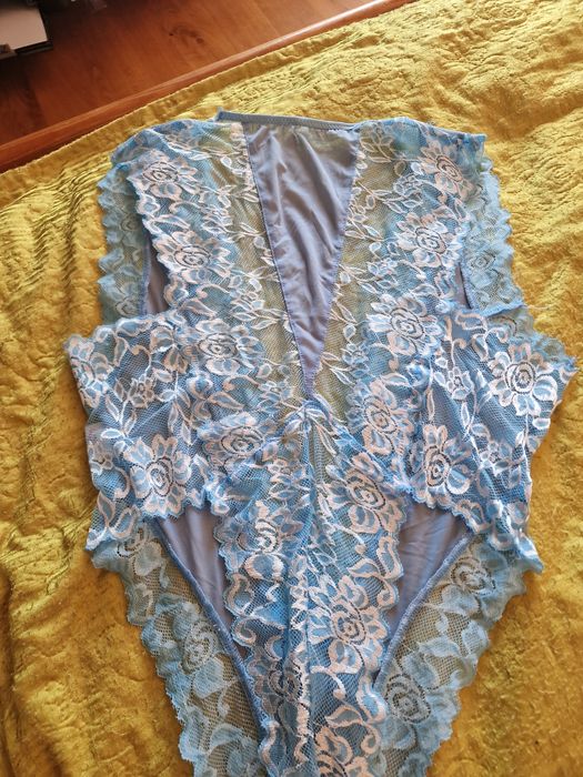 Koronkowe body błękitne