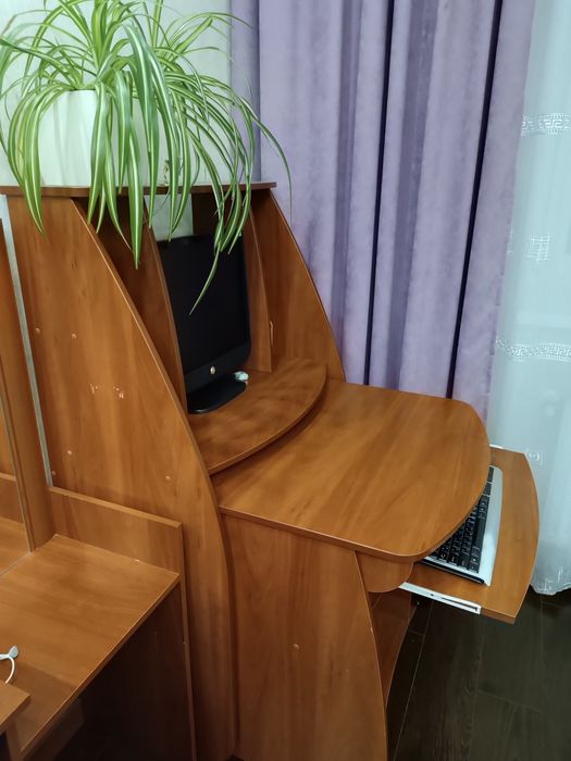 Продам комп'ютерний та письмовий  стіл