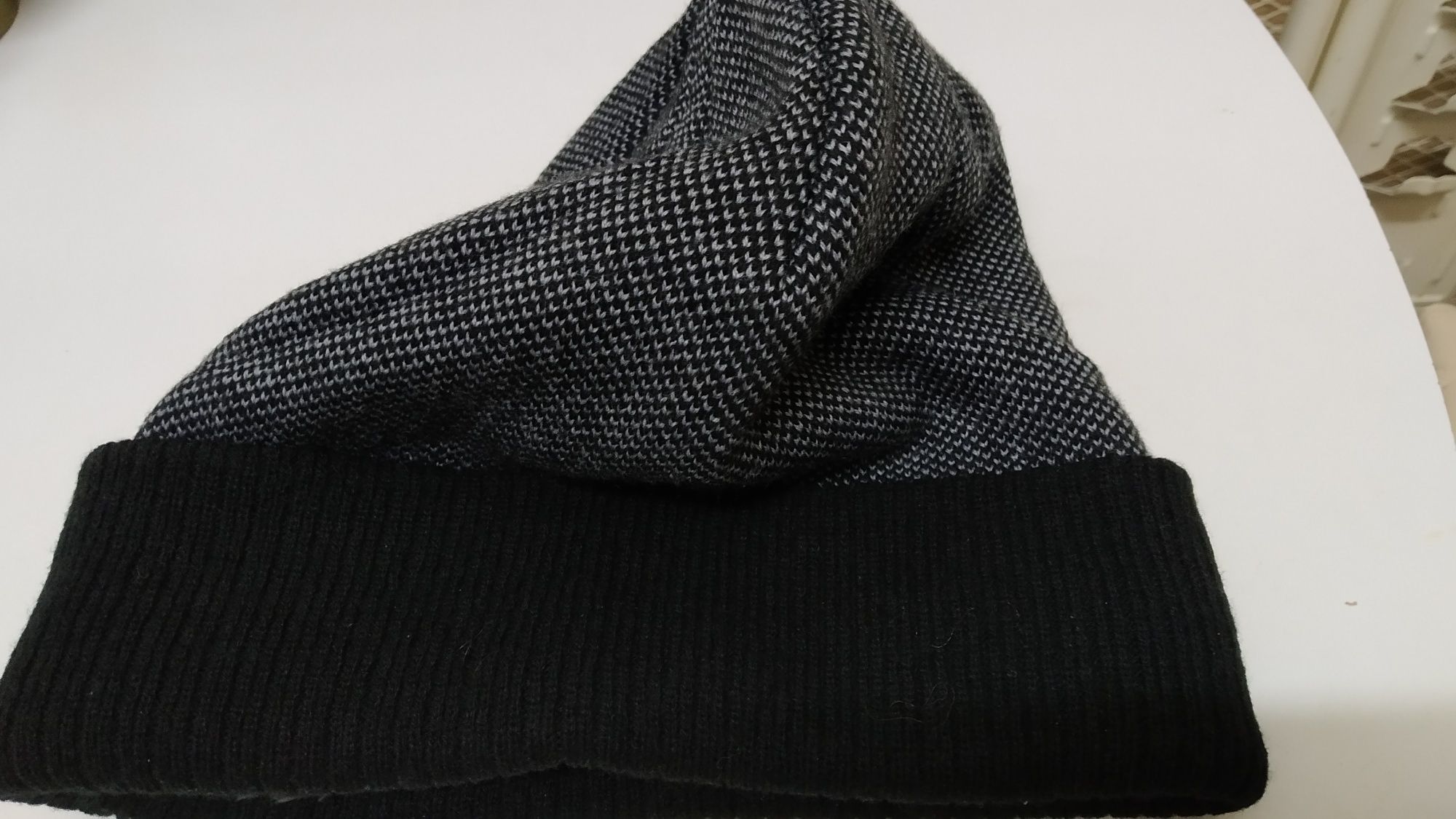 Gorro em fazenda marca Verde com pelo interior - Novo