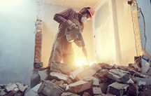 Desmontagem de paredes. Dismantling walls, floors, ceilings.