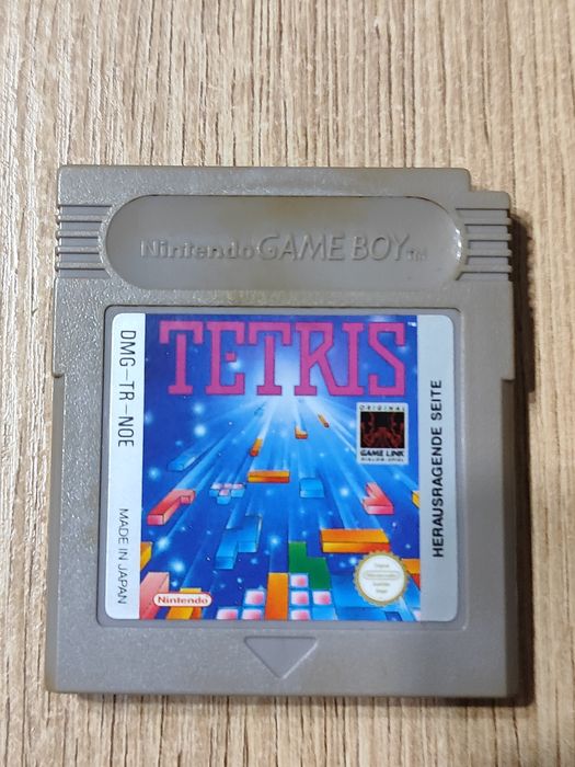 Kardlidż z grą TETRIS na Nintendo Game Boy
