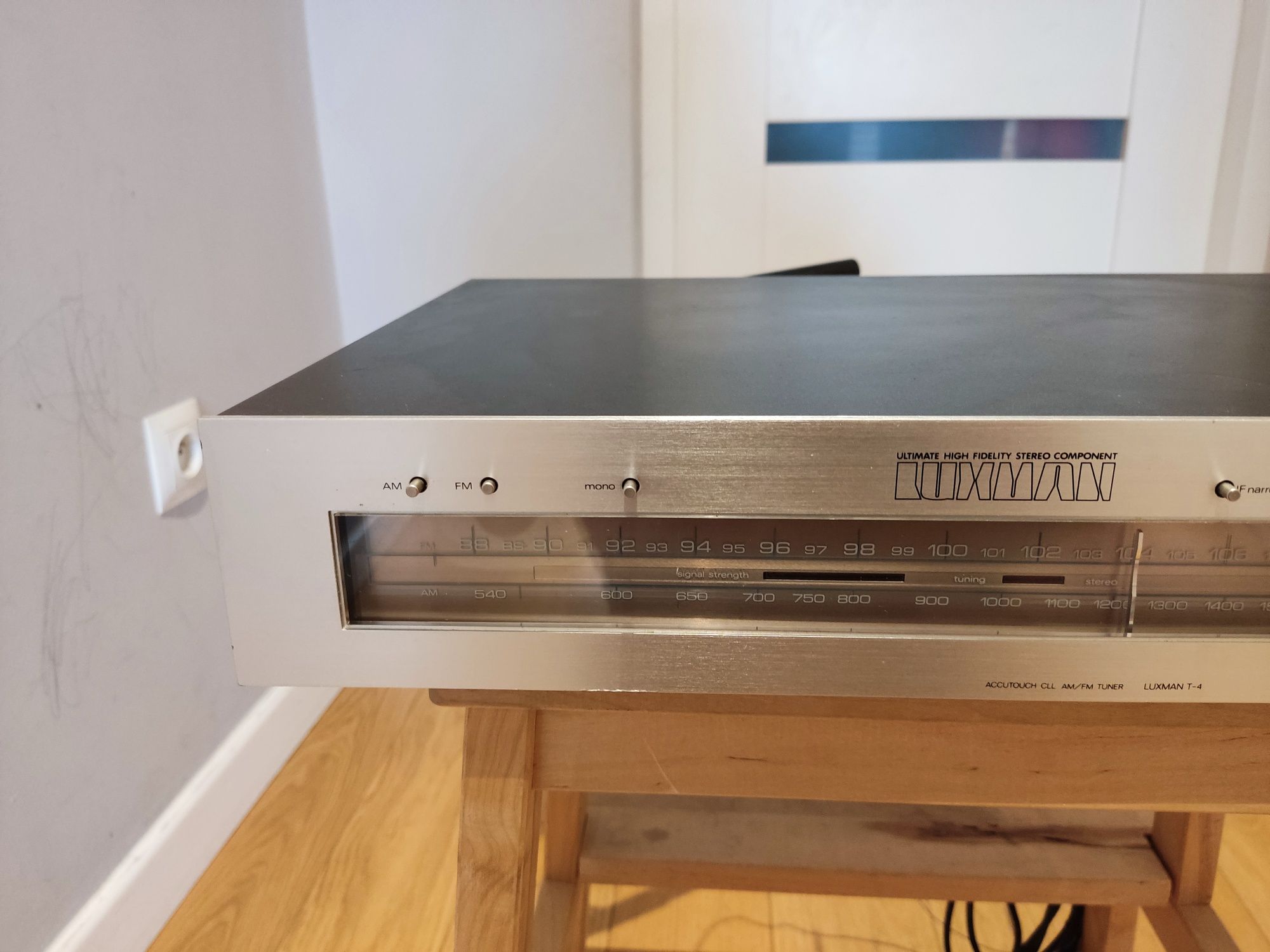 Luxman T-4 świetny analogowy tuner FM/AM | funkcjonalność AccuTouch