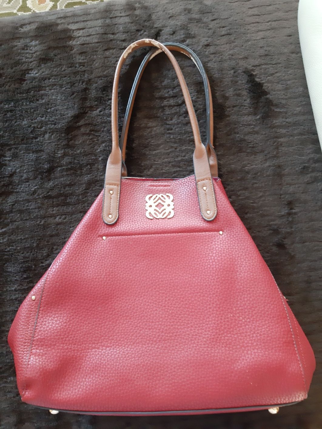 Mala em pele martelada vermelho escuro