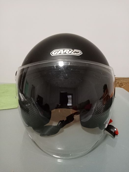Capacete de mulher, preto com viseira para sol. Como novo
