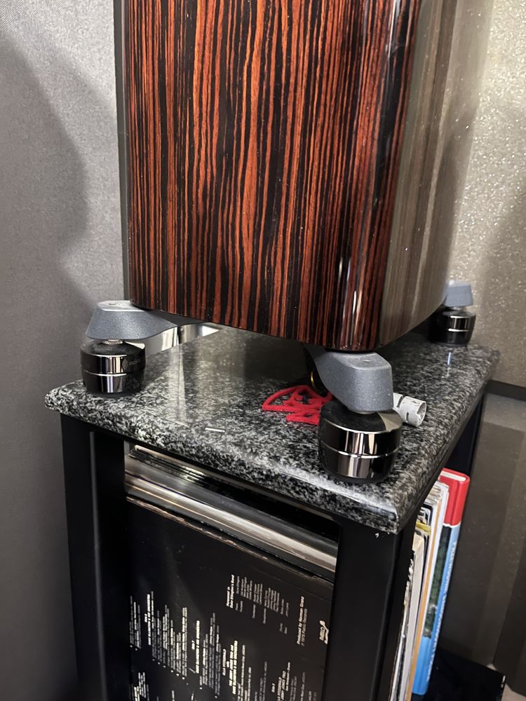 Dynaudio Contour 30 - kolor orzech (walnut wood).
