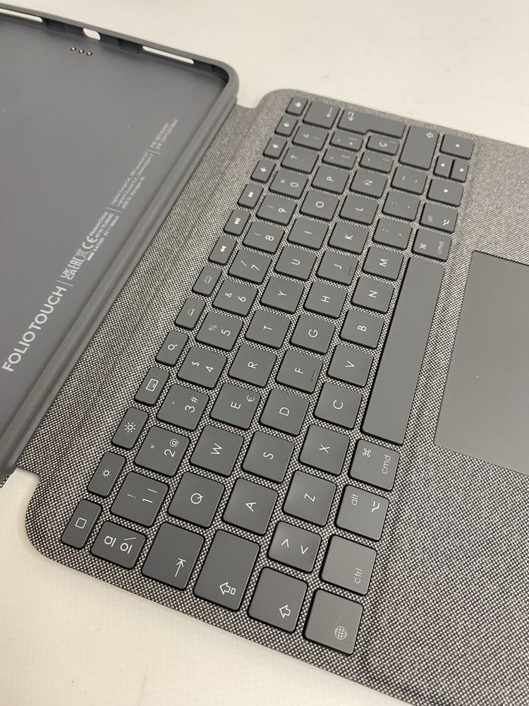 Обкладинка-клавіатура Logitech Folio Touch iPad Air 10.9'' 4th 5th Gen