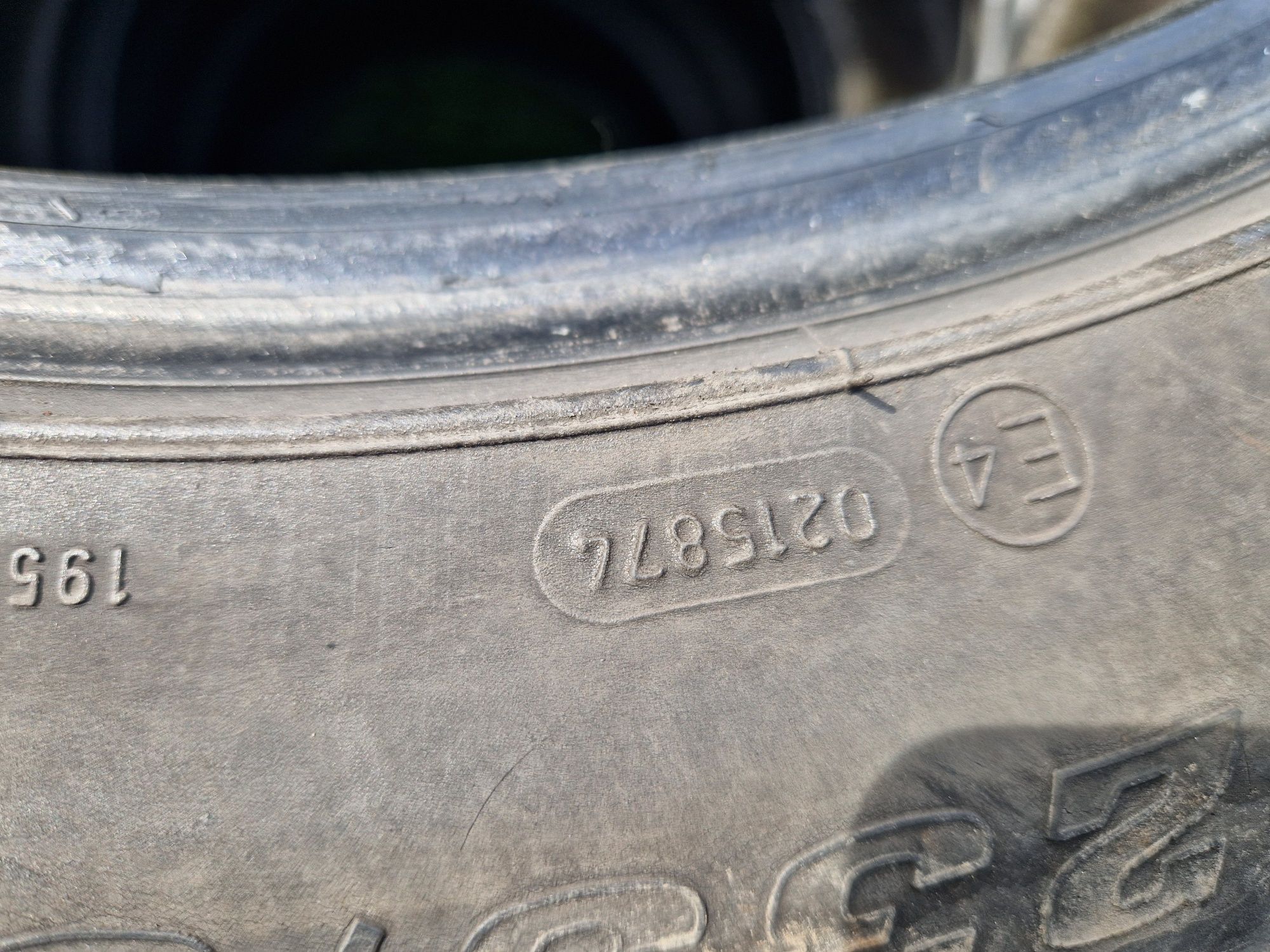 Opony zimowe 235/55 R17 Dunlop