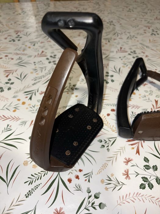 Freejump soft up pro brazowe strzemiona