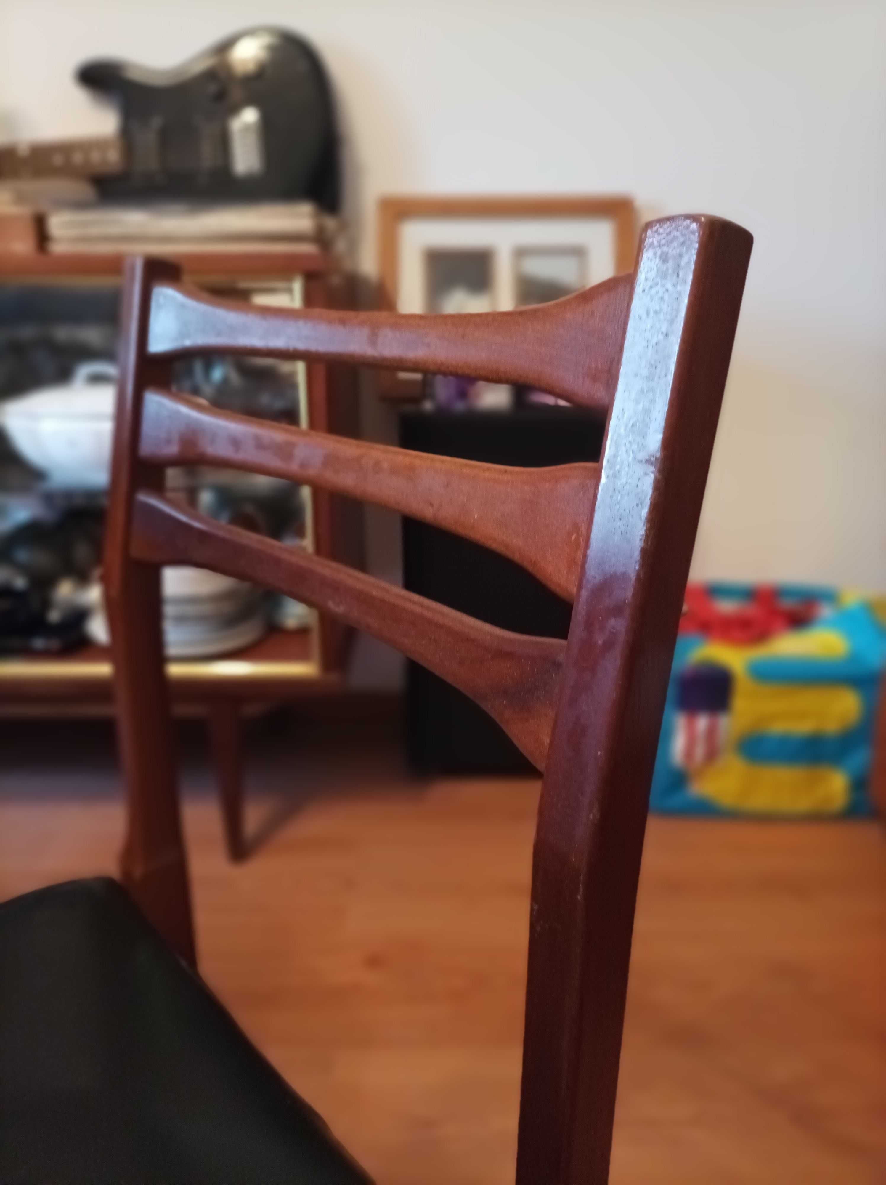 Vendo mesa de jantar + 6 cadeiras