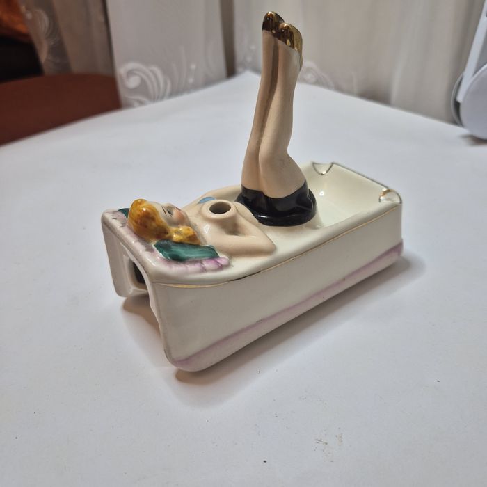 Unikatowa popielniczka Harlekin Geschenke porcelanowa lata 40. T26