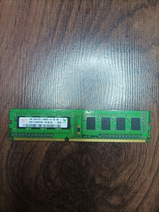 Оперативна пам'ять Hynix PC3-10600U-9-10-A0 DDR3 1333 MHz на 1GB