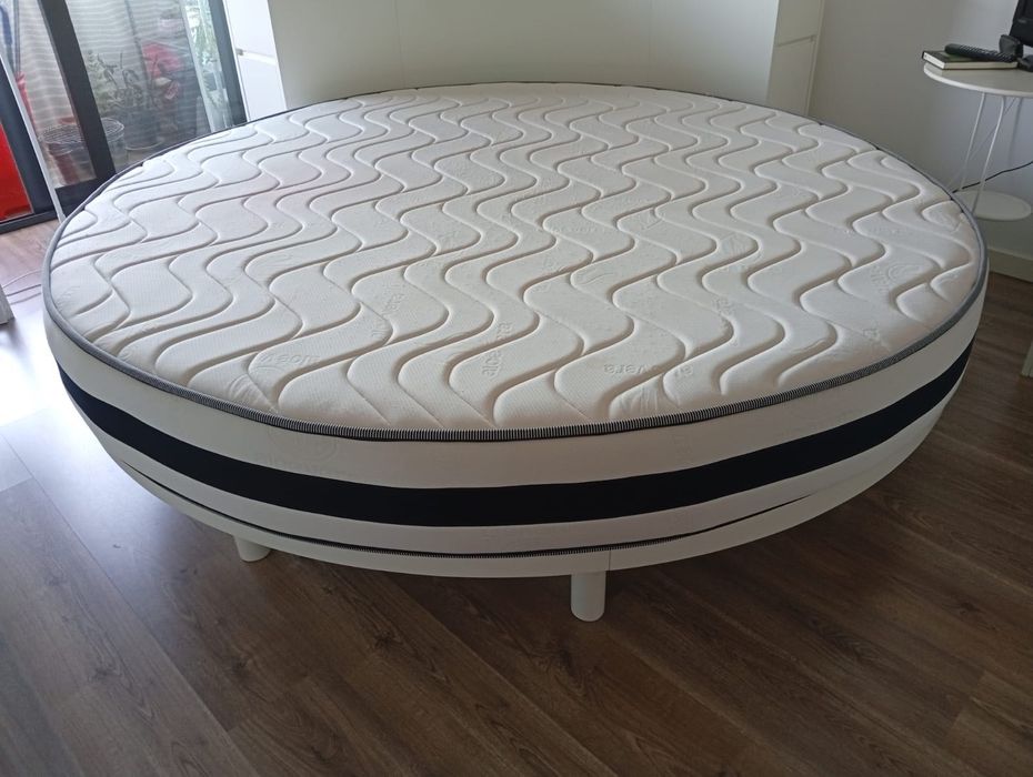 Cama redonda como nova