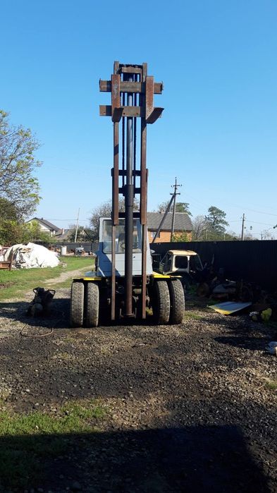 Продам  Львівський  навантажувач 5т (Львівський  навантажувач)