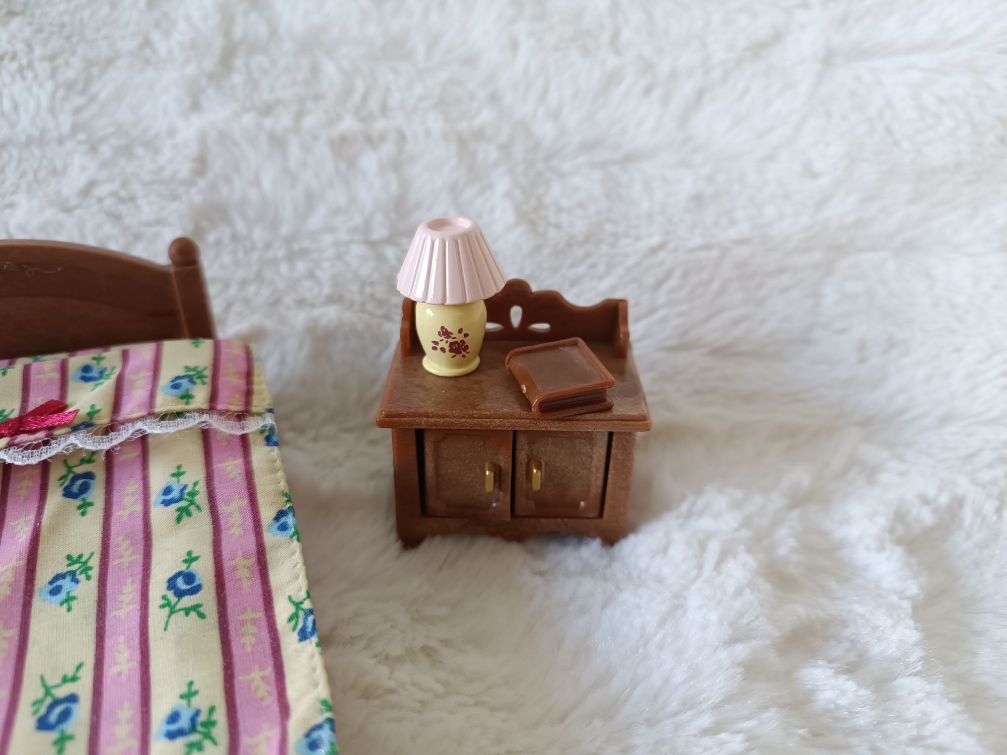 Zestaw mebelków Sylvanian families Epoch sypialnia łóżko domek