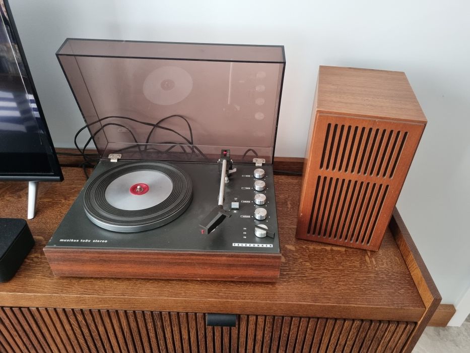 Gramofon z głośnikami hi-fi lata 70