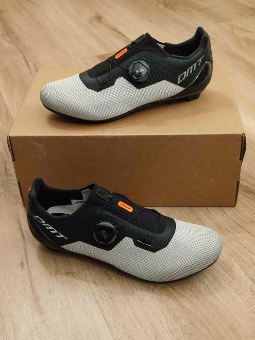 Sapatos de estrada DMT KR4