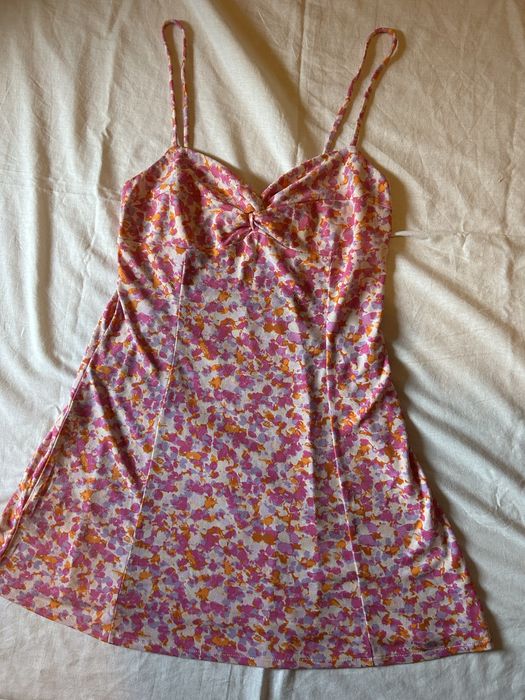 vestido colorido, com pouquissimo uso.