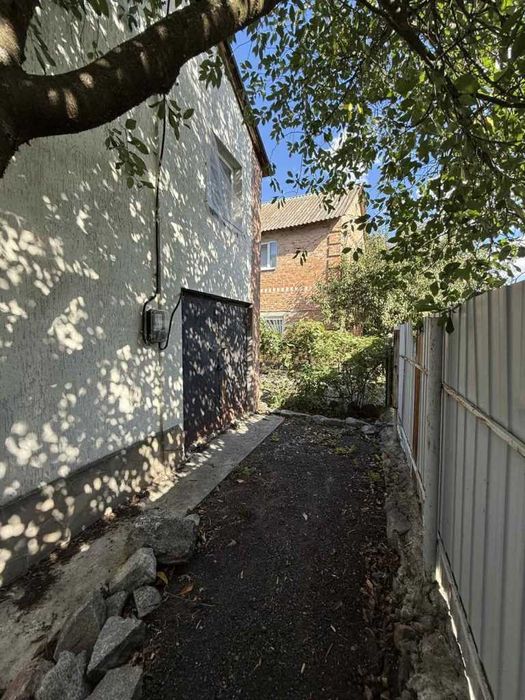 Продається двоповерхова дача, с. Терешки,  з власним озером у дворі