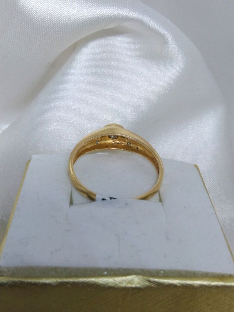 Złoty pierścionek z brylantami, złoto 333,R 20