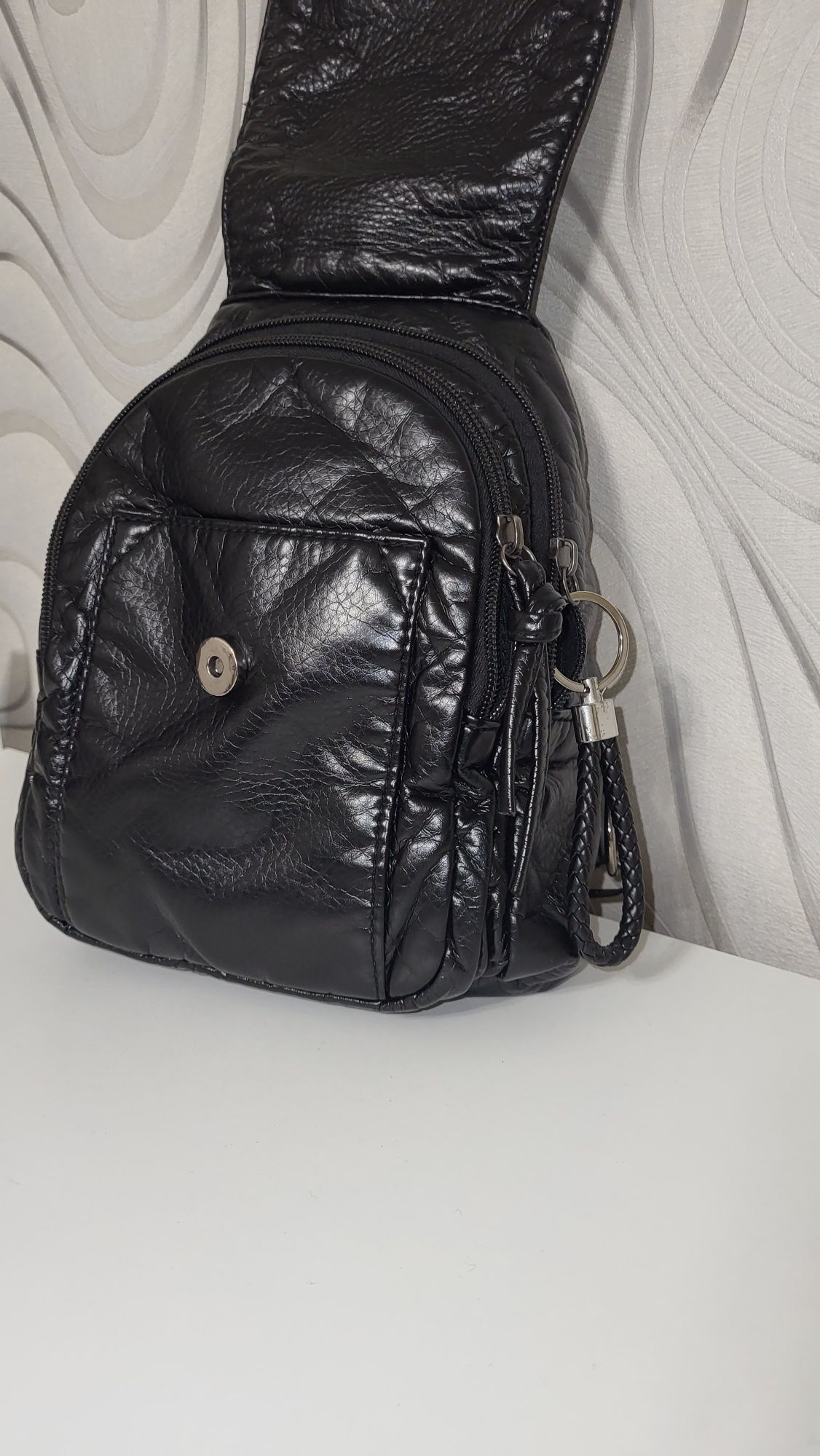 Рюкзак жіночий чорного кольору