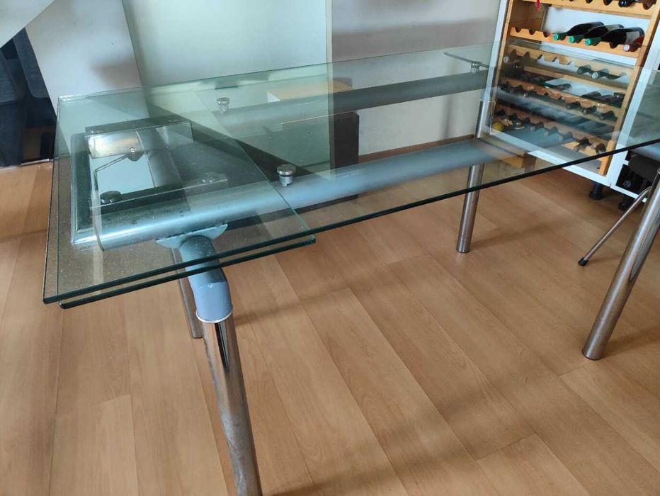 Mobilia de Sala - Mesa de Jantar, Cadeiras, Aparador, Mesa de centro