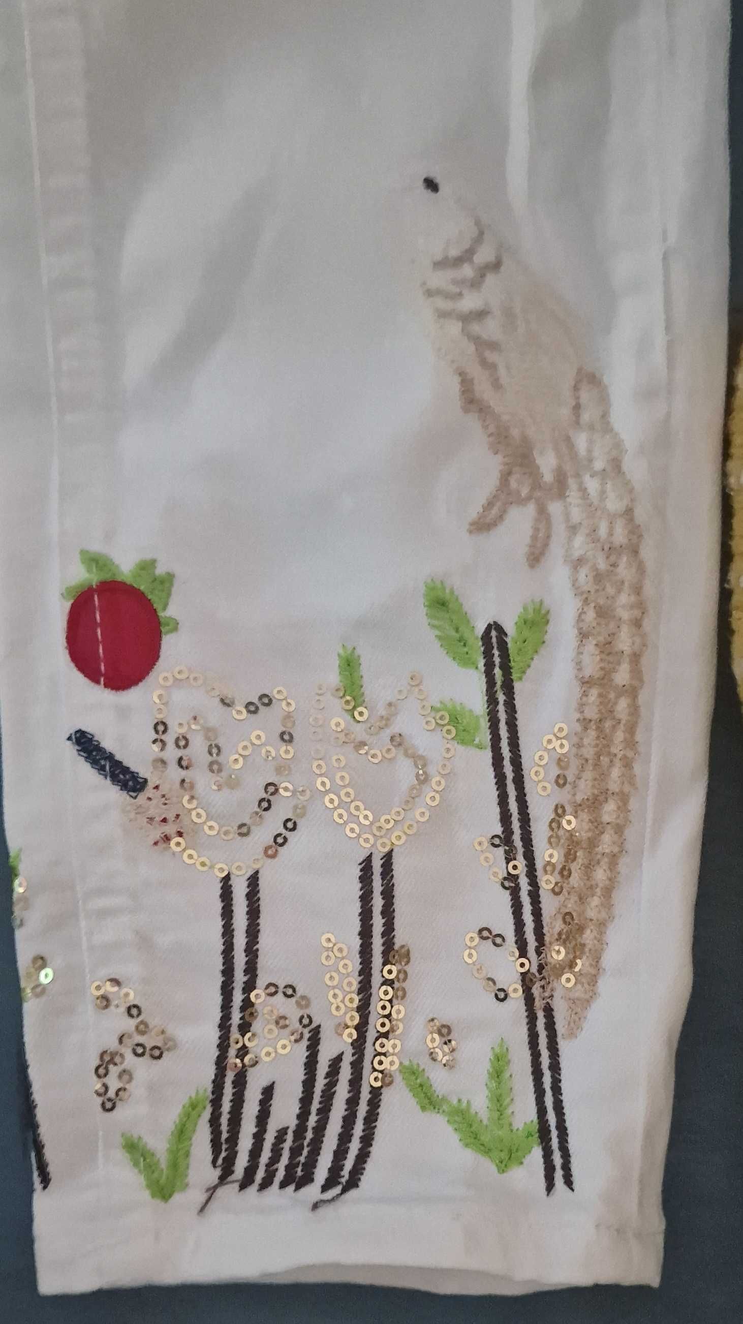 Jenss brancos zara com bordados e lantejoulas