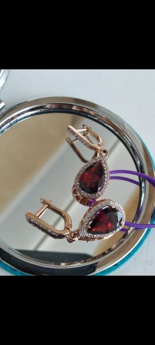Золотые серьги рубин,гранат 585 проба,583,750 проба