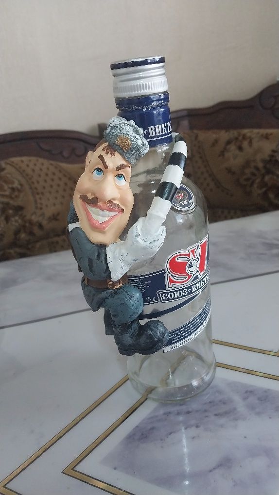 Бутилка та сувенір