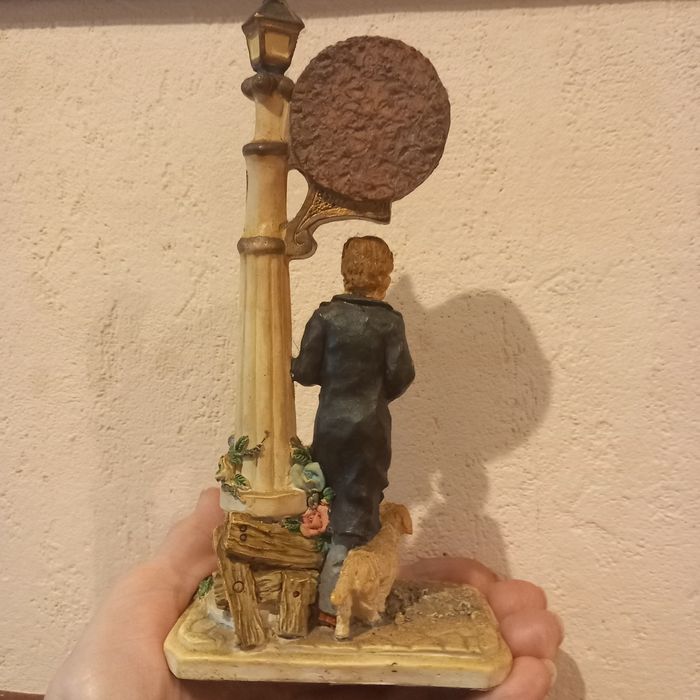 Angielski Latarnik, zegar stojący na baterie