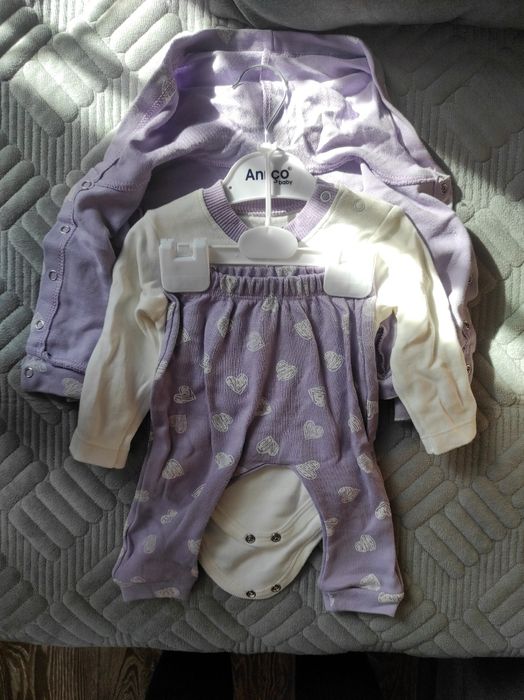 Ліжко з матрацом + дитячий одяг