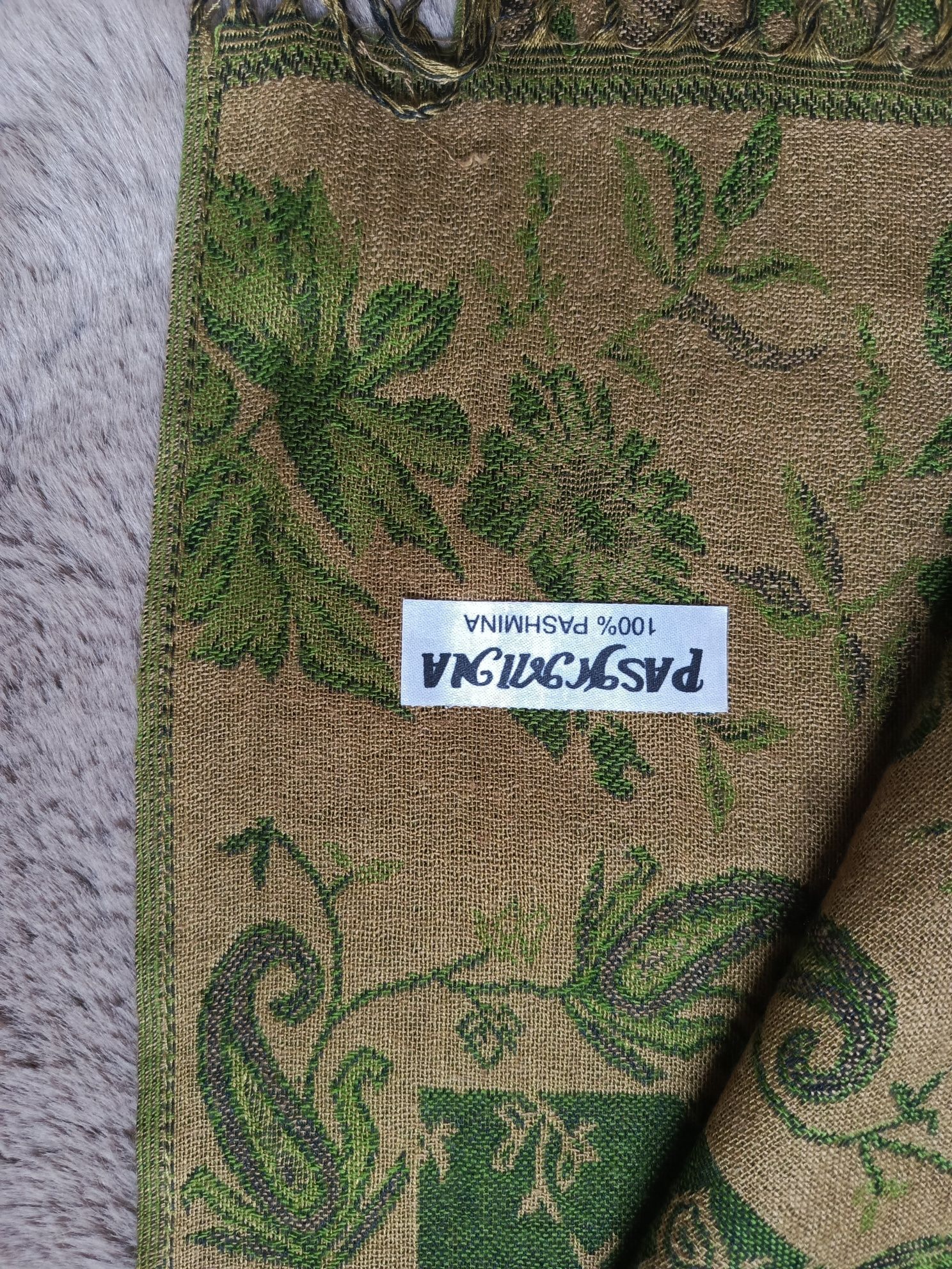 Zielony szal 100% Pashmina z roślinnym wzorem