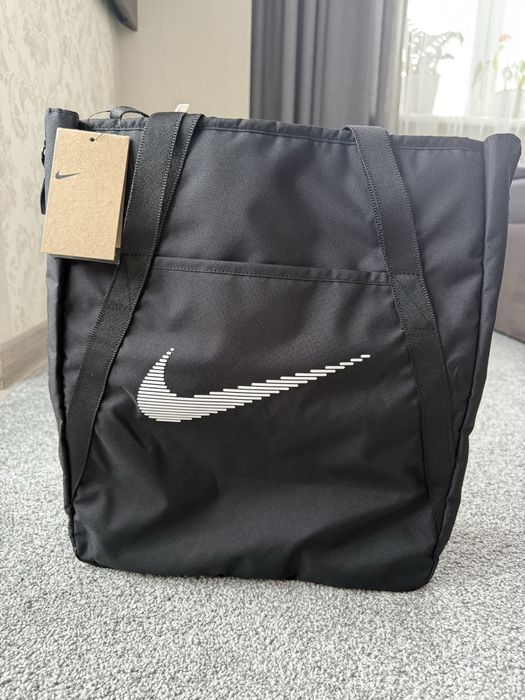 Спортивна жіноча сумка Nike