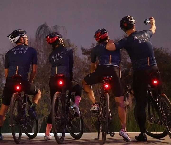 Lampka tylna do roweru XOSS XR PRO TEAM Lampka LED SMART TAIL LIGHT