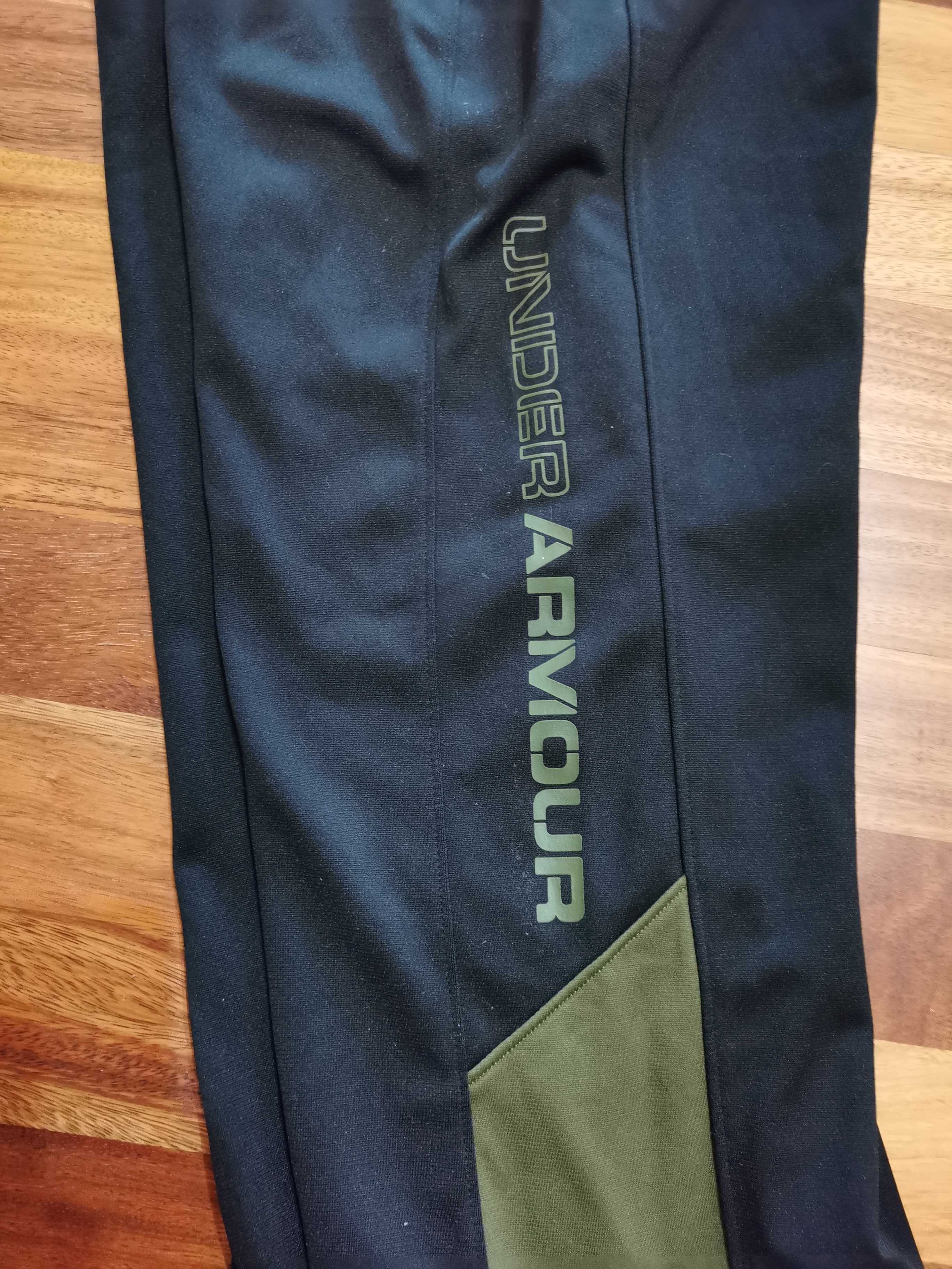 Спортивные штаны Under Armour, M