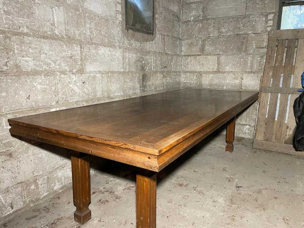 Stół drewniany i 12 krzeseł ze skóry