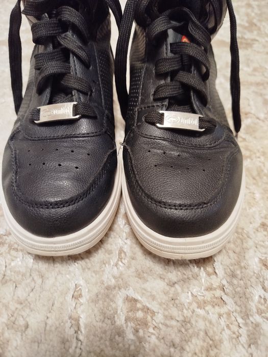 Кросівки хайтопи.