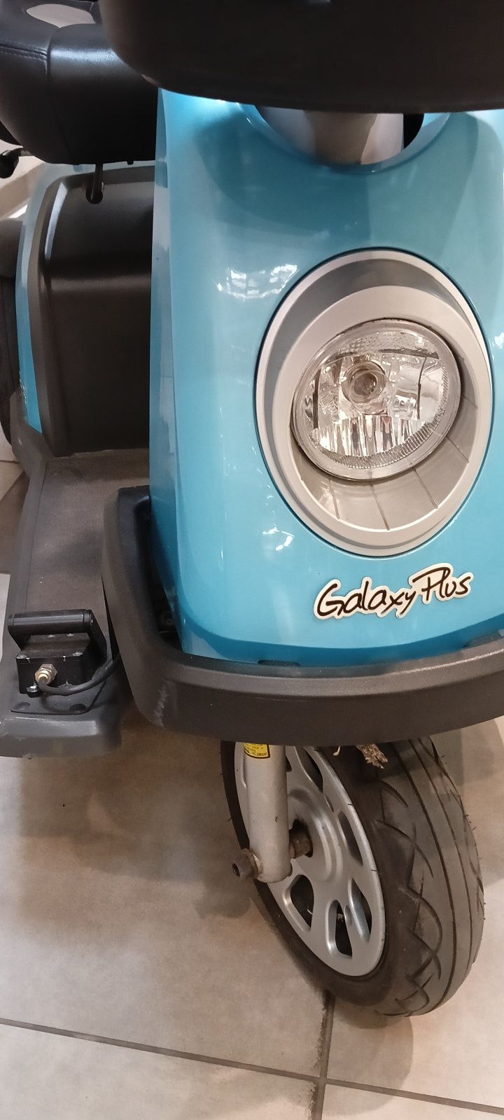 Skuter elektryczny dla seniora . Skuter inwalidzki akumulatorowy