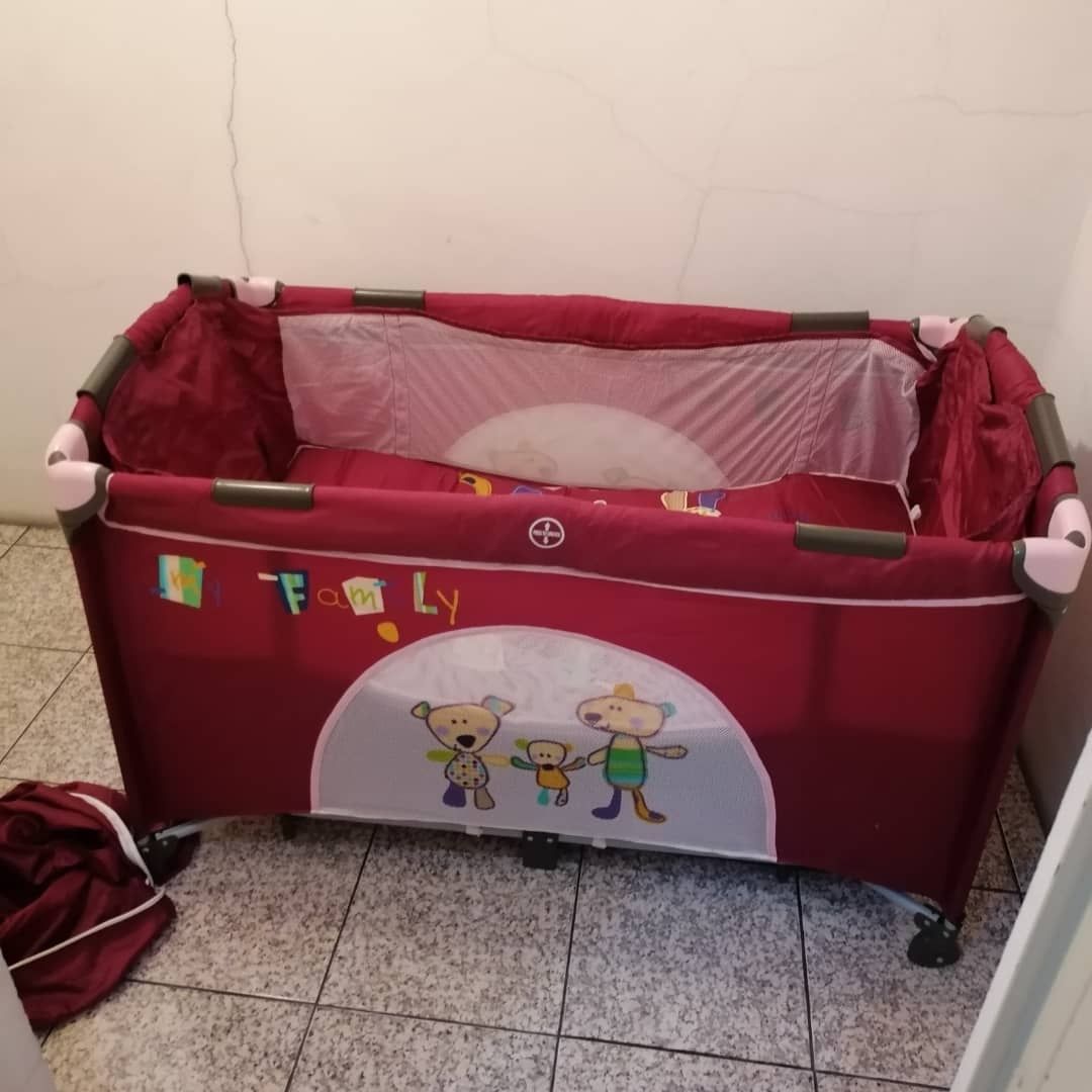 Cama de viagem com duas alturas