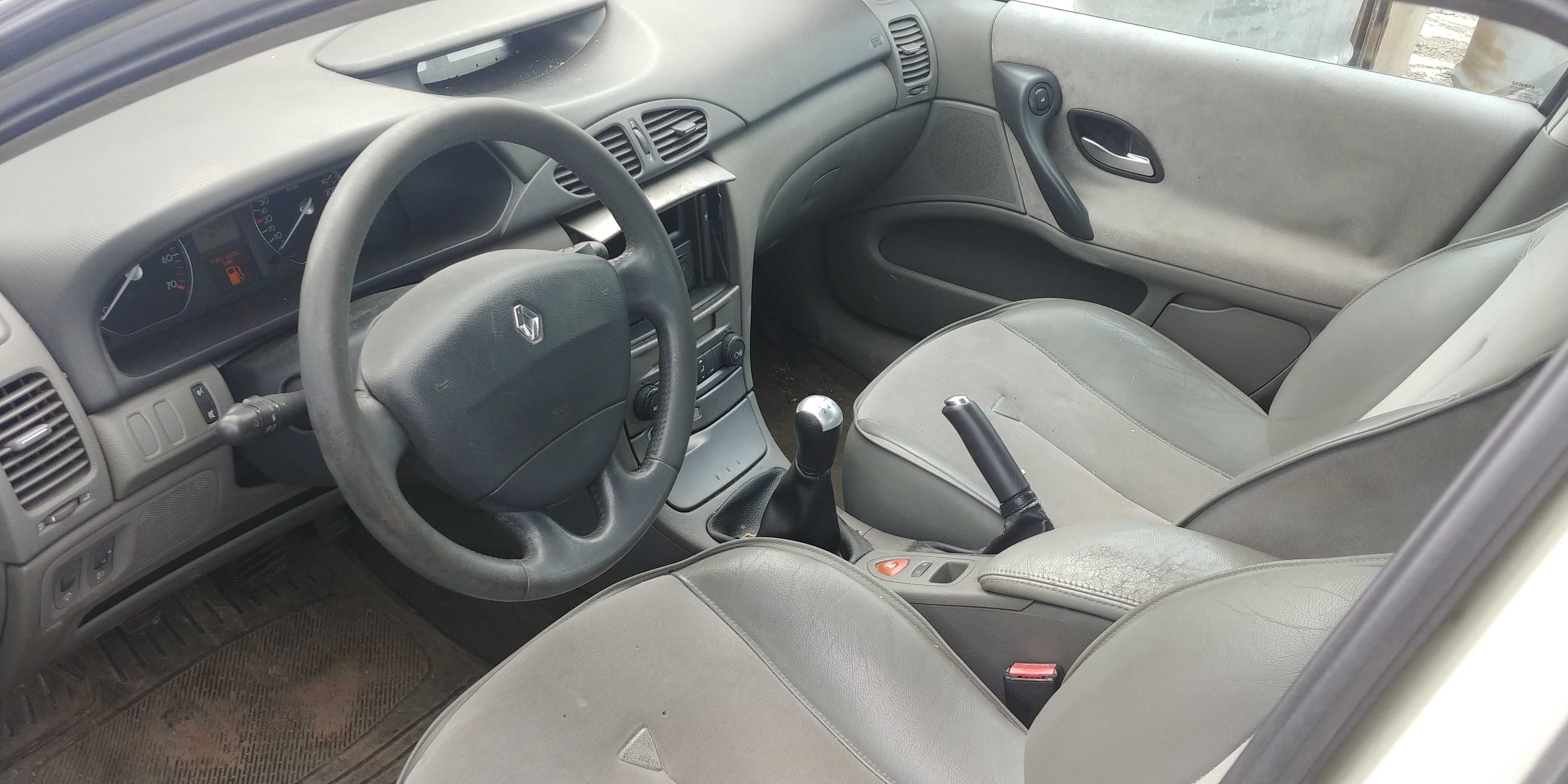 Renault Laguna II 2 Hathback 1.8 16V Maska Przód Lampy Zderzak Atrapa