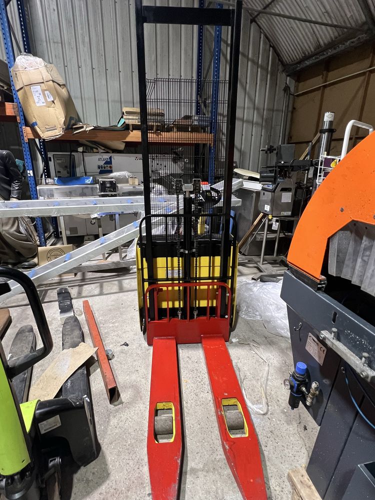 Stacker HYSTER Eletrico