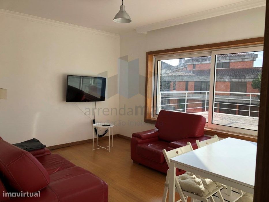 Arrenda-se Apartamento T1 moderno, mobilado e equipado, com lugar d...