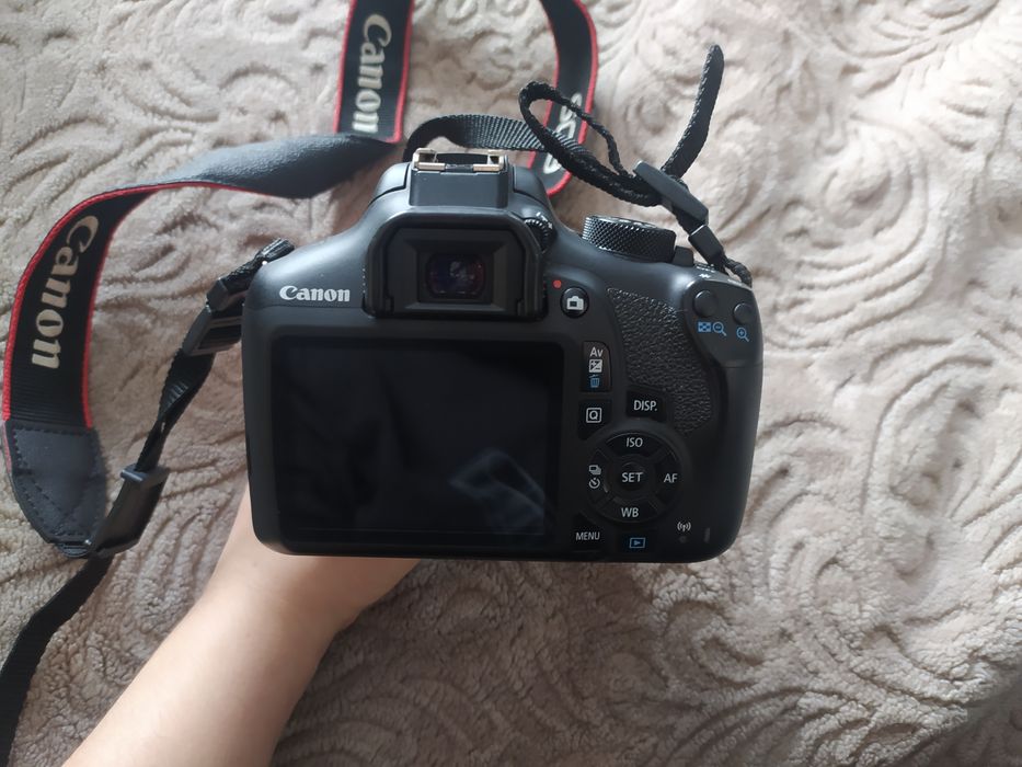 Фотоапарат Canon EOS 1300D в ідеальному стані